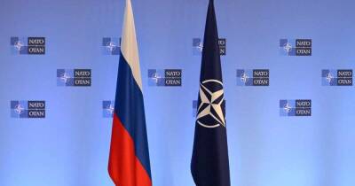 Лавров: Запад пытается создать непреодолимую конфронтацию РФ с НАТО
