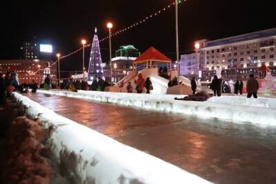 Ледовый городок в Челябинске демонтируют из-за оттепели