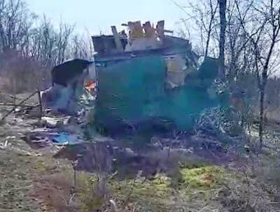 Украинский снаряд разрушил объект погранслужбы РФ. Он больше похож на ветхую будку