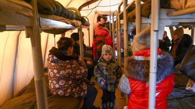 Около 8 тысяч беженцев из Донбасса выехали из Ростовской области в другие регионы России
