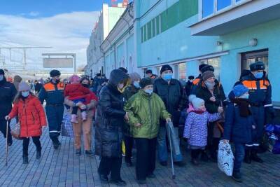 На ж/д вокзал Саратова прибыл поезд с беженцами из Донбасса