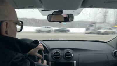 Инструктор Кабышев напомнил об особенностях поездок на авто при перепаде температур