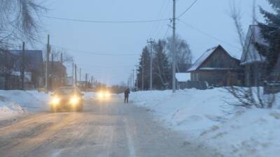 Жителям Введенского, вынужденным ходить по 6 км по трассе до остановки, дали автобус