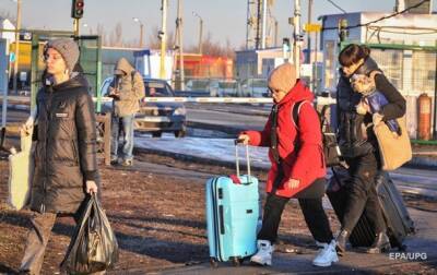 "Принудительная помощь". Беженцы с Донбасса в РФ