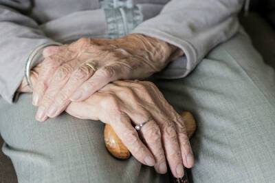 В поте лица: пожилым гражданам объяснили за что полагается повышенная пенсия