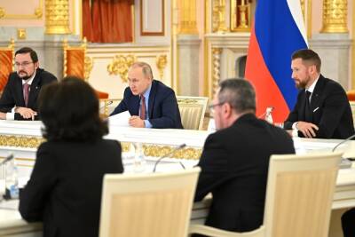 Путин попросил Совбез рассмотреть вопрос признания ДНР и ЛНР