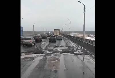 Ямы снова образовались на Стригинском мосту в Нижнем Новгороде
