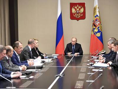Путин обсудит вопрос о признании ДНР и ЛНР с Совбезом