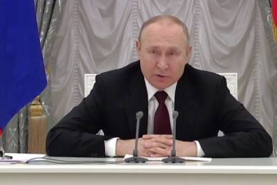 Владимир Путин начал внеочередное заседание Совета безопасности России