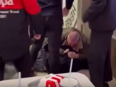Толпа подростков толпой избила пожилого посетителя кафе в Кузбассе