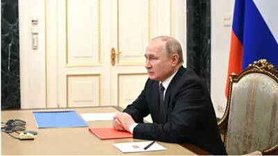 Путин сообщил, что до конца дня решит вопрос о признании ДНР и ЛНР