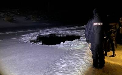 В Свердловской области водитель на тракторе провалился под лед и утонул