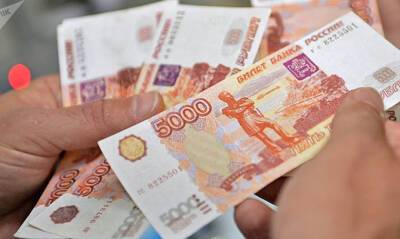 Российский фондовый рынок и рубль упали на фоне политических событий