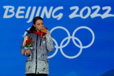 ОИ-2022. Щербакова порадовала подписчиков совместными фотографиями с Большуновым и олимпийскими медалями. ФОТО