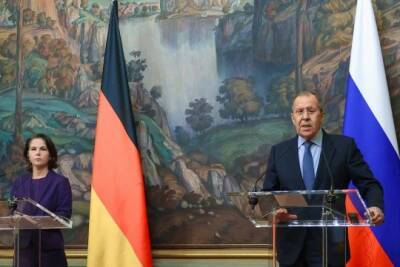 Лавров и Бербок обсудили ситуацию на Украине