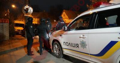 "Вывозил имущество": полиция оцепила дом Медведчука (фото)