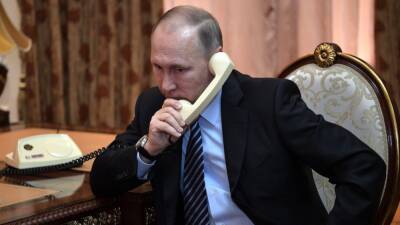 Путин переговорил по телефону с президентом Франции Эммануэлем Макроном и канцлером Германия Олафом Шольцем