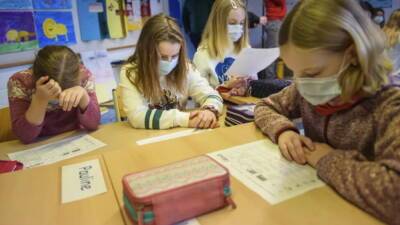 Хорошие новости для школьников: в Гессене отменят правило на обязательное ношение масок на уроках