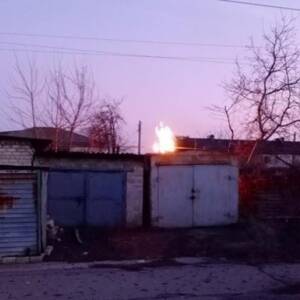 На Донбассе боевики обстреляли поселок Новолуганское: погиб гражданский, еще четверо военных ранены