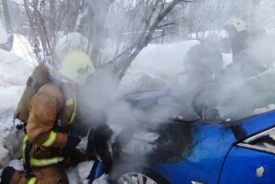 В Архангельске новенькая Mazda 6 сгорела на глазах у хозяйки