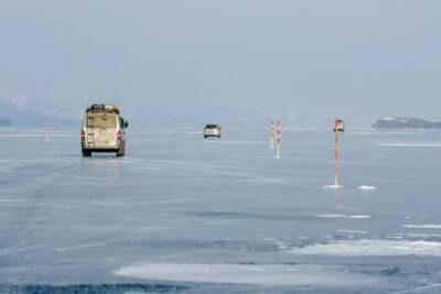 Более 25 рыбаков и 24 автомобиля с оторвавшейся льдины ожидают эвакуации в Хабаровском крае - interfax-russia.ru - Хабаровский край - Хабаровск - Хабаровск - район Ульчский