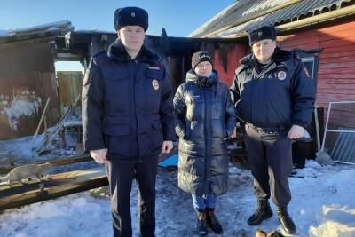 В Карталах полицейские спасли семью из горящего дома