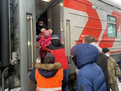 Алексей Русских встретил на вокзале первый поезд с беженцами