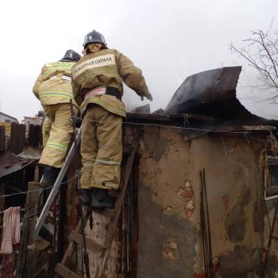 В Астраханской области сгорели автомобиль, гараж. и баня
