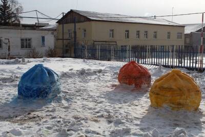 Бурятских заключенных послали лепить снежные буузы
