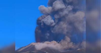 11-кілометровий стовп попелу: на Сицилії відбулося виверження вулкана Етна (відео)