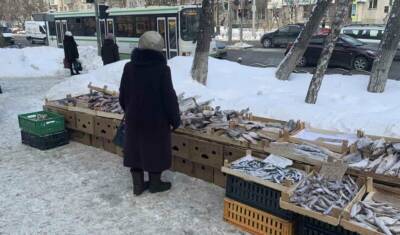 На центральных улицах Тюмени у незаконных торговцев изъяли более 35 кг рыбы