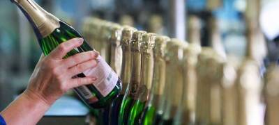 Игристое вино опередило водку по росту цен в Карелии