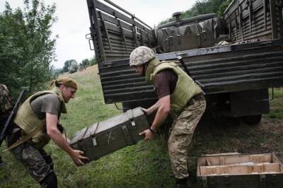 WarGonzo разместил видео уничтожения ракетами ДНР грузовика со снарядами и блиндажа армии Украины
