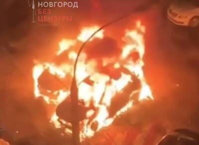Две машины загорелись в Автозаводском районе