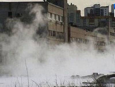 В Петербурге автомобилиста госпитализировали с ожогами после прорыва трубы
