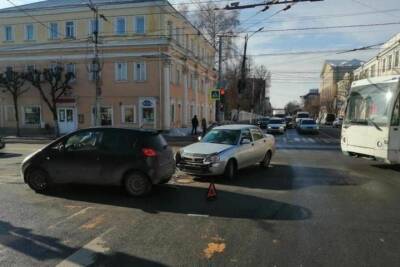 В ДТП на улице Ленина в Рязани пострадала 27-летняя пассажирка Mitsubishi