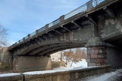 На время реконструкции Троицкого моста в Пскове появятся временные остановки