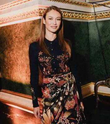 Ольга Куриленко появилась на неделе моды в Великобритании в образе "лесной ведьмы"