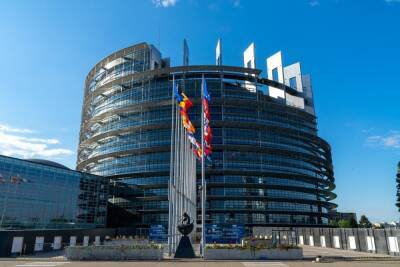 Крупнейшая фракция Европарламента призвала исключить Россию из экономики Европы