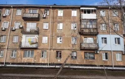 Сепаратисты обстреляли Счастье, поврежден жилой дом