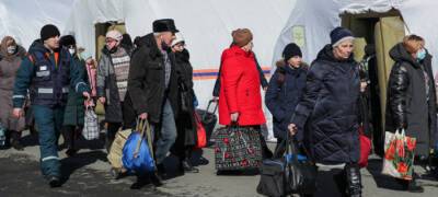 Около 80% россиян поддерживают решение о приеме беженцев из Донбасса, показал опрос