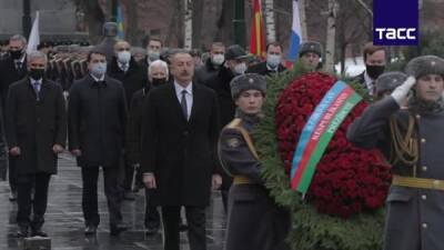Алиев пришëл к Вечному огню перед подписанием союзнической декларации с Россией