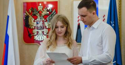 Российским парам напомнили о переплате за свадьбу с "красивой датой"
