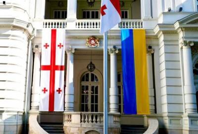 Тбилиси поддержал Киев в «Твиттере», Зурабишвили вывесила флаг Украины