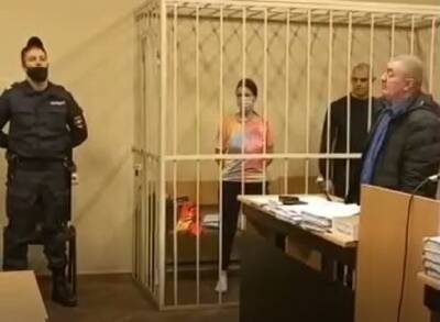 Полицейские вымогали деньги и избивали прохожих в Петербурге