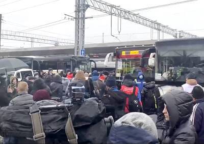 Кризис с беженцами из Донбасса: эксперты рассказали о социально-экономических последствиях эскалации