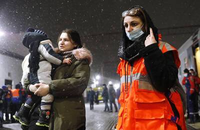 Песков: эвакуация из республик Донбасса носит временный характер