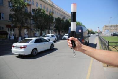 В Волгограде задержали 2 таксистов с признаками опьянения