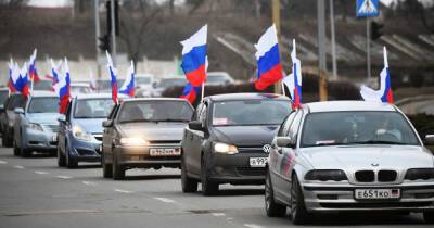 Жители Донецка устроили автопробег в честь признания ДНР и ЛНР