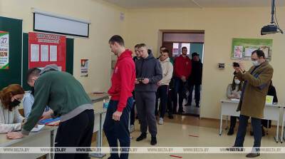 Брестские гандболисты проголосовали досрочно перед вылетом на матч в Венгрию